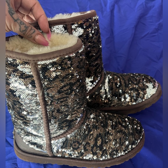 Uggs Size 6 - Picture 5 of 5